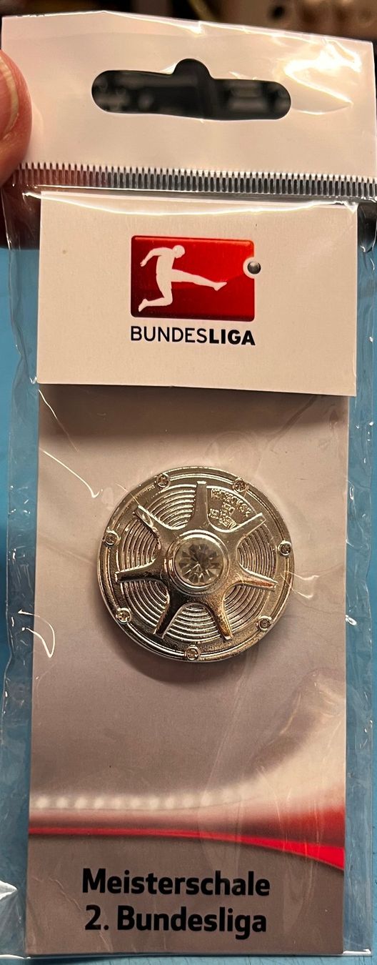 Fifa Placchette & Badge: Pin Meisterschale 2. Bundesliga  DE – Usato da Obernau venduto da Wgnom