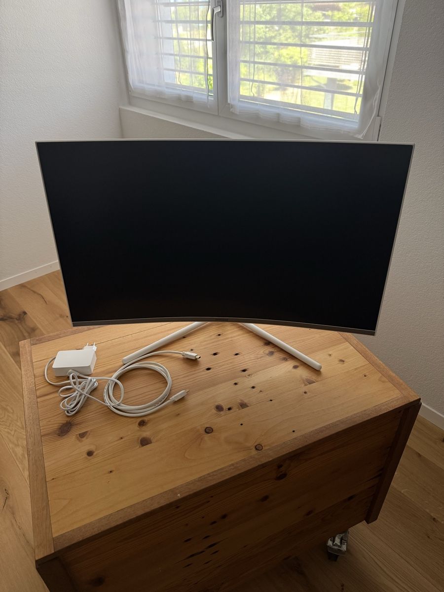 Samsung Monitore: Samsung PC-Bildschirm Curved 32 – Gebraucht aus Lüscherz von Malines