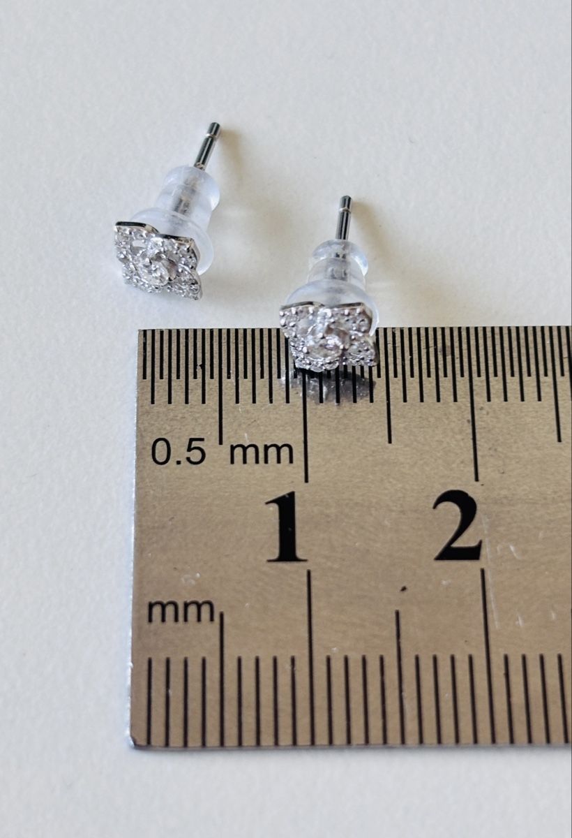 Orecchini pendenti & Orecchini a lobo: Flower studs. 925 Silver with Moissanite stone – Nuovo (secondo la descrizione) da Dübendorf venduto da S1973E 3