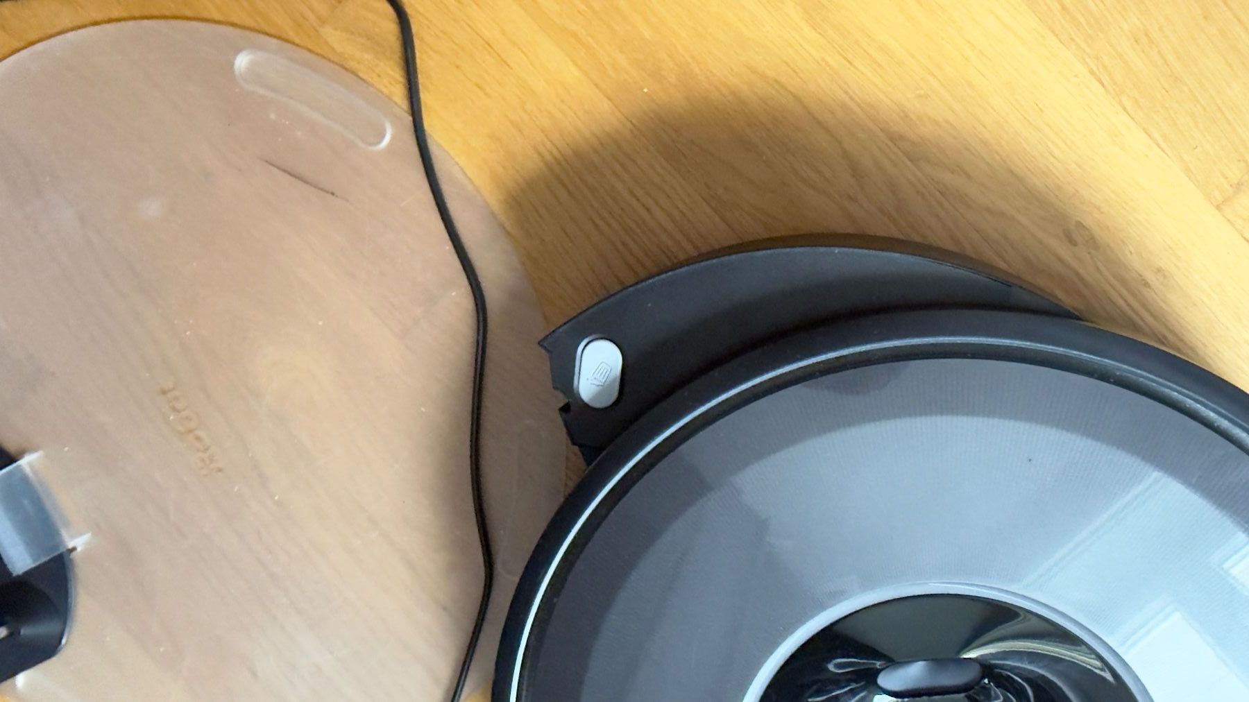 Irobot Aspirapolveri & Accessori: iRobot Roomba i8 Saugroboter inkl. Ladestation – Usato da Zürich venduto da Betrada 4