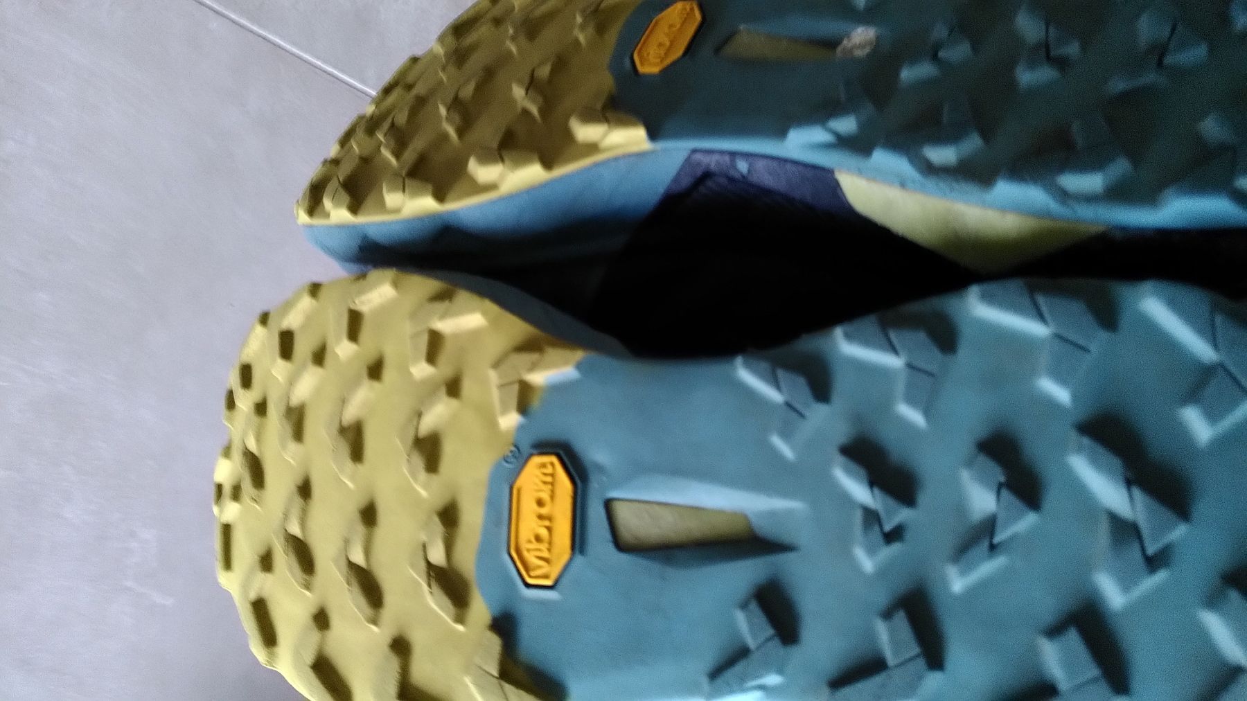 Dynafit Scarpe da uomo: Dynafit Trailrunningschuhe 3 Paar Gr. 41,5-42 – Usato da Giubiasco venduto da 34vie 2
