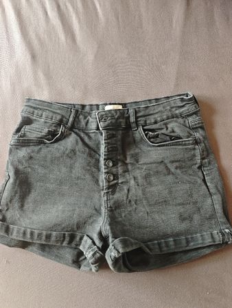 Damen Jeansshorts ONLY grau Grösse M guter Zustand