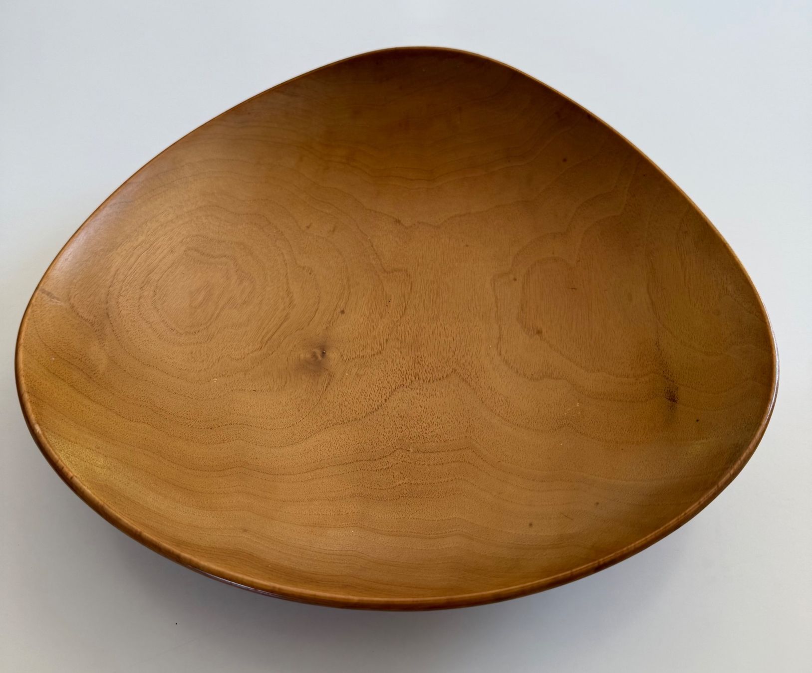 Servierplatten: Holzschale / -Teller 50er, organische Form – Gebraucht aus Luzern von Mamutpe