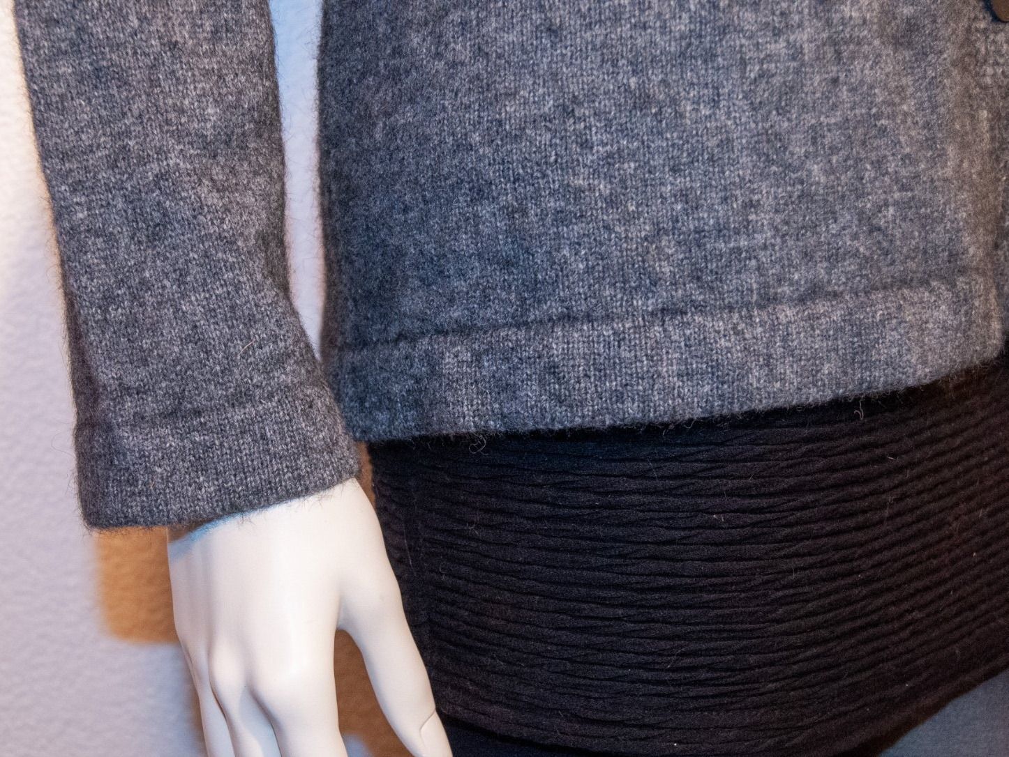 Jacken: Possum Damen Jacke mit Rüschen S grau – Neu und originalverpackt aus Zollikofen von marys-choice 2
