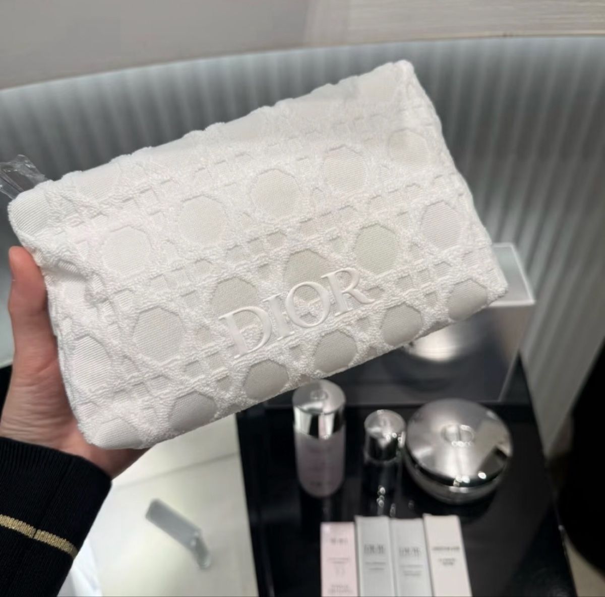 Borse: White DIOR Cosmetic Bag terry fabric – Nuovo e nell'imballaggio originale da Chur venduto da Madeys 4