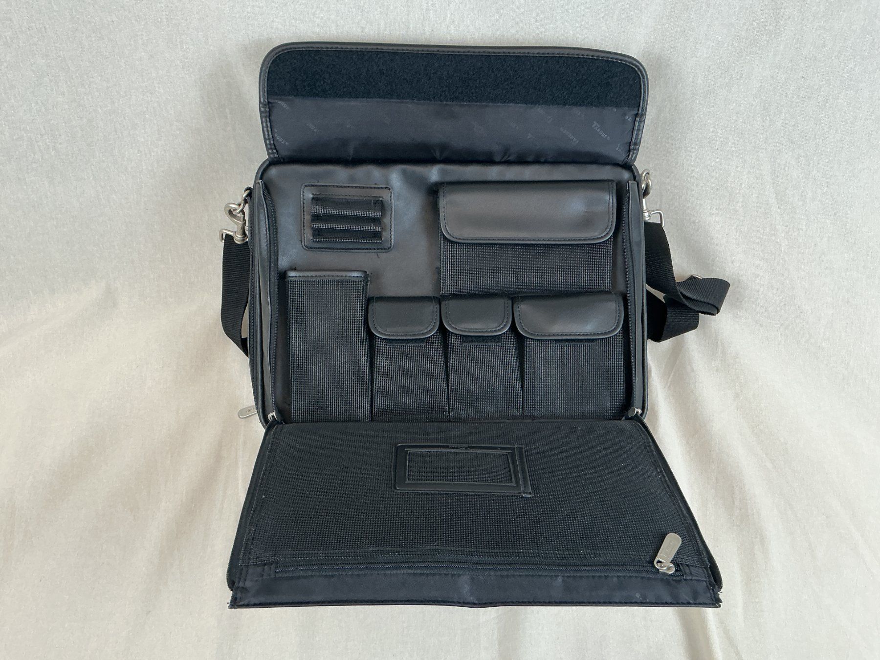 Targus Taschen: TARGUS Business / Laptop Tasche – Gebraucht aus Richterswil von Restwert_Richterswil 4