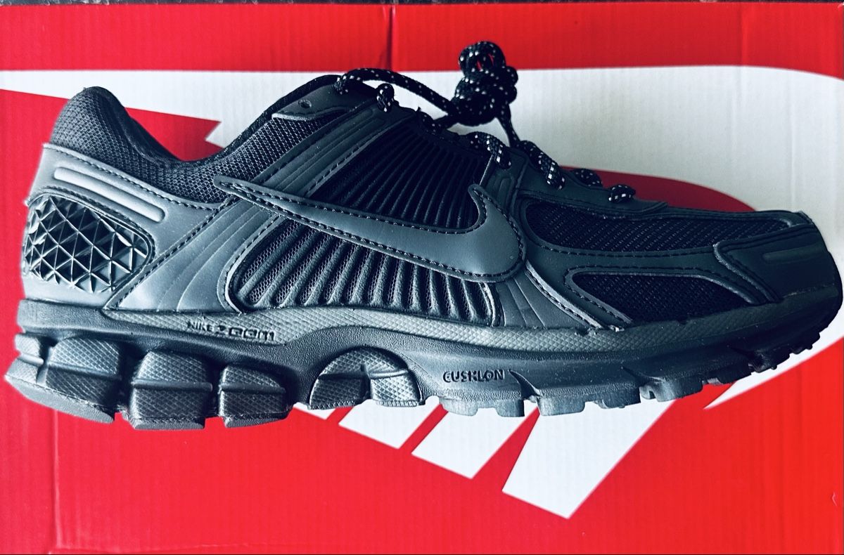Nike Scarpe da uomo: Nike Vomero 5 Black – Nuovo e nell'imballaggio originale da Biel/Bienne venduto da Akwawini 2