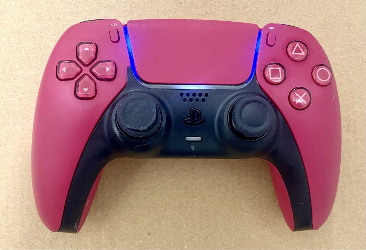 Sony Manettes: PS5 DualSense Controller rot/schwarz gebraucht – D'occasion à Sargans par Didis