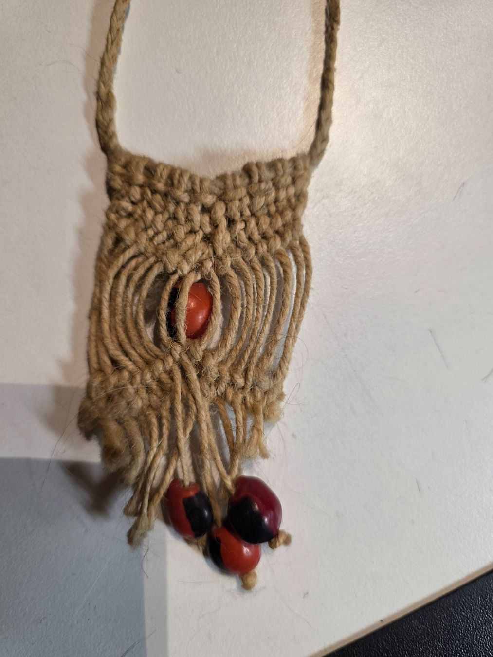 Catenine: Halskette Schnur Bast Kette mit Bohnen 64 cm – Usato da Walterswil BE venduto da Lonitti