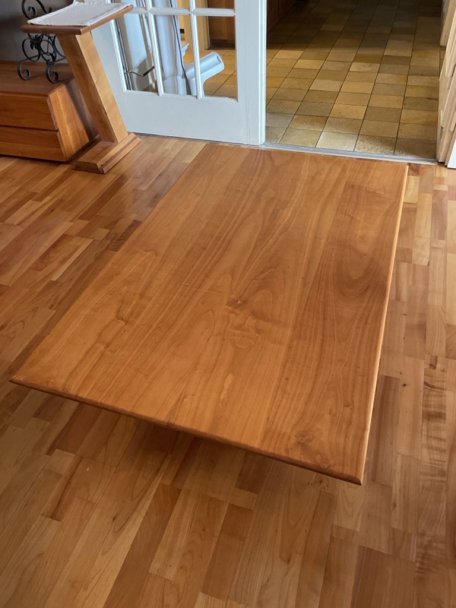 Tables: Massiver Couchtisch Kirschholz 130x60cm – D'occasion à Luzern par lelement