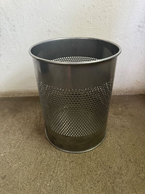 Durable Papierkorb Metall rund 15 Liter, Perforation 165 mm, schwarz