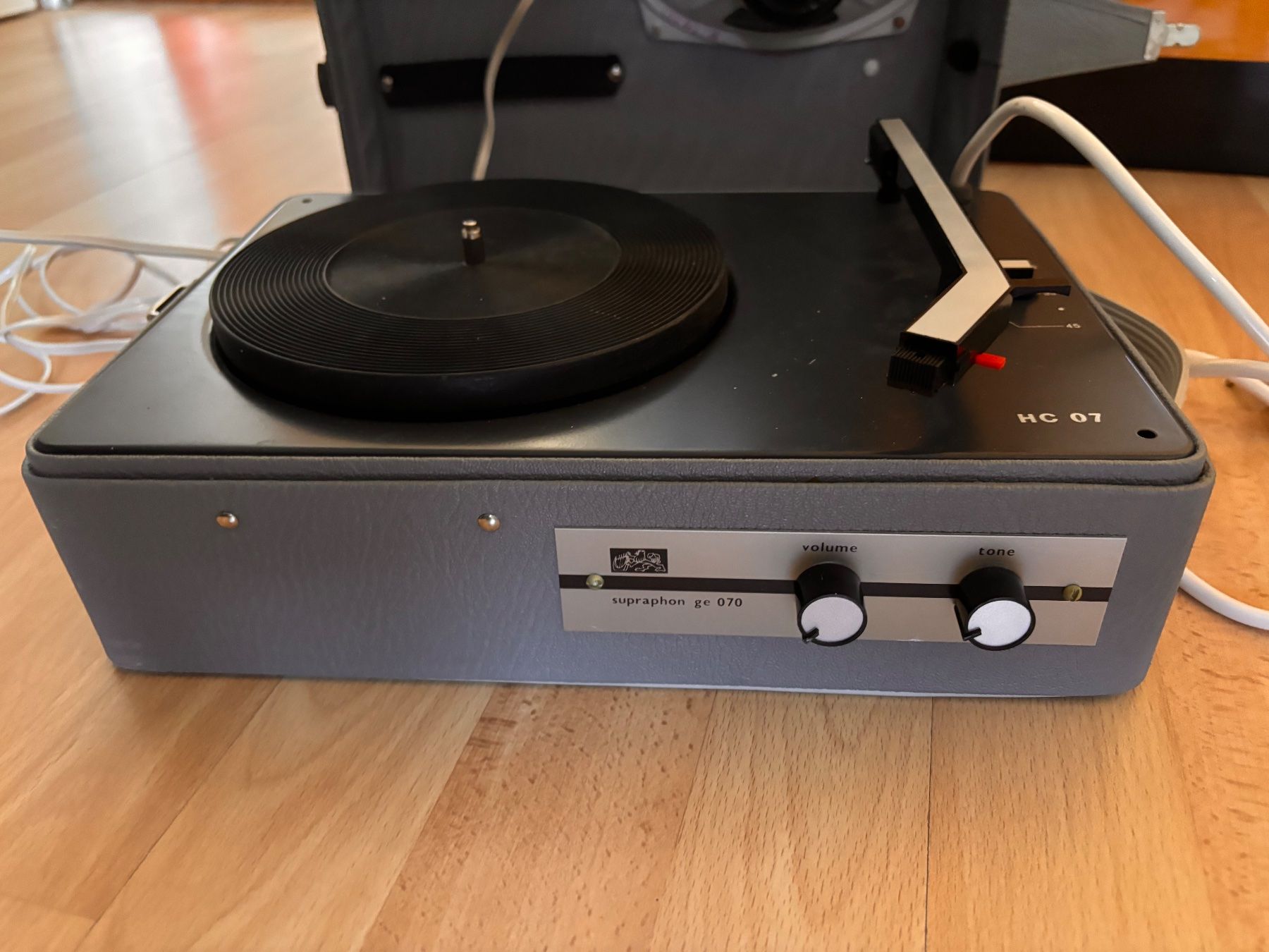 Giradischi: supraphon ge 070 Kofferplattenspieler. – Usato da Bern venduto da raupenimmersatt 2
