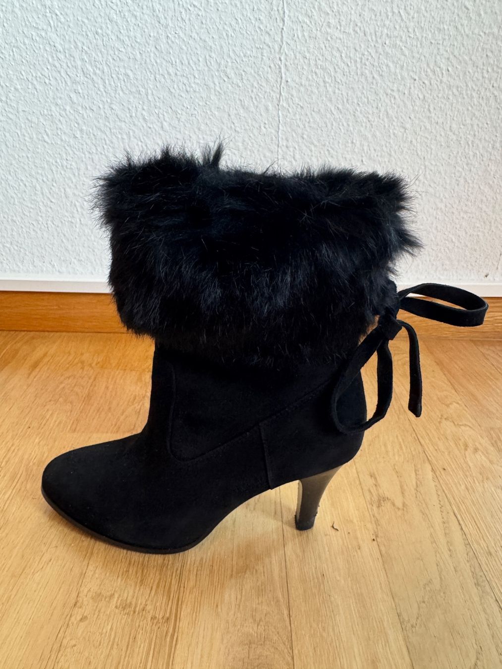 Scarpe da donna: Barclay Stifeletten mit Hasenfell – Usato da Zürich venduto da E-Bike3