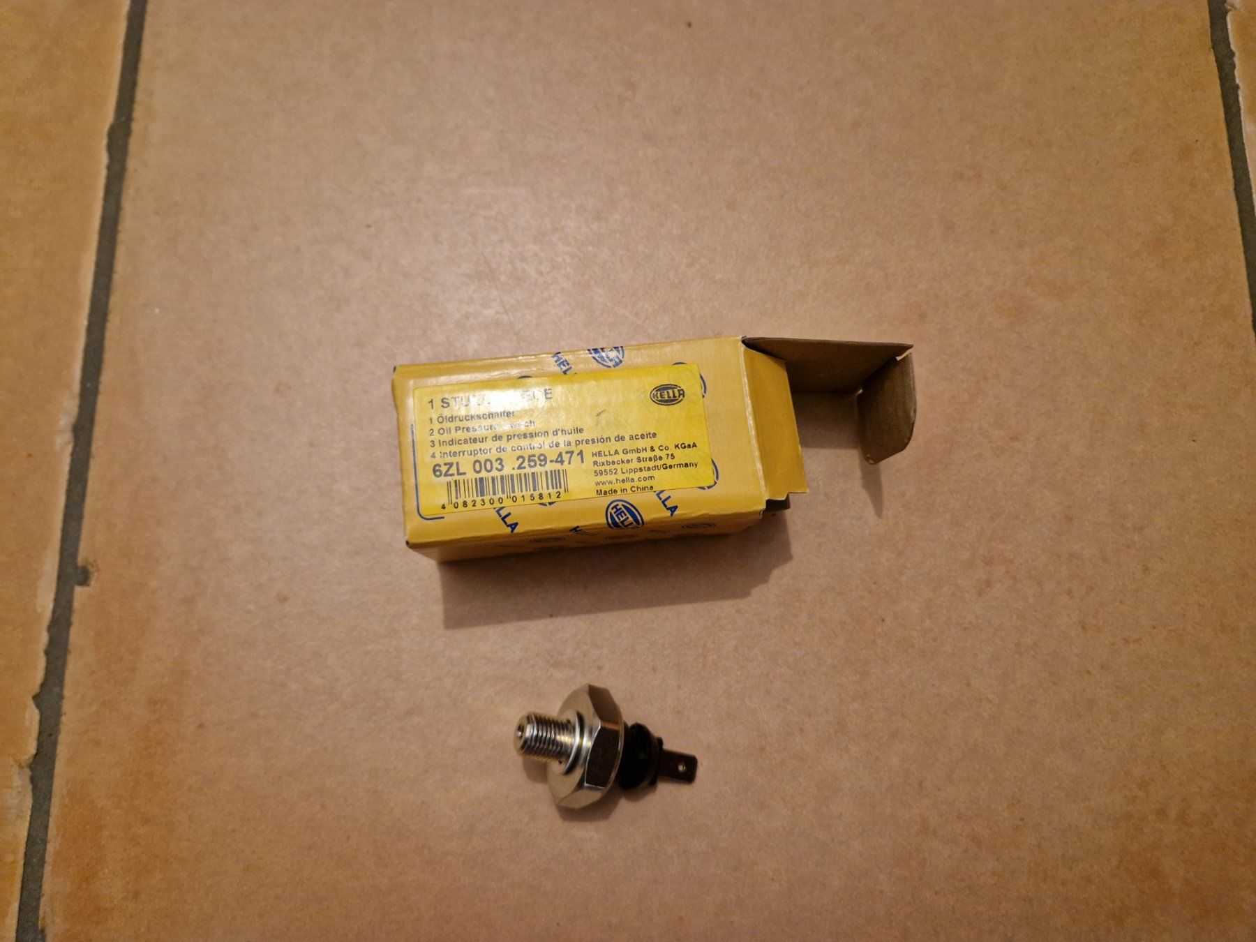 Audi Toutes les pièces auto: Audi A4 (B5) Öldrucksensor Hella – D'occasion à Heiden par Schiltenober