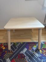     Kindertisch aus Holz