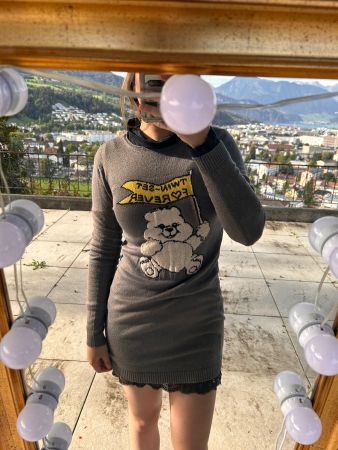 DESIGNER TWIN-SET STRICKKLEID MIT TEDDY-MOTIV