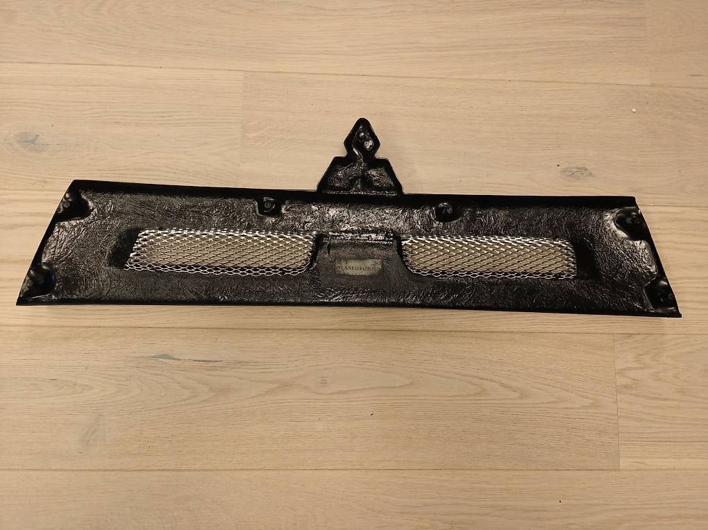 Tutti pezzi di ricambio auto: mitsubishi evo 10 Front Bumper Grille Cover – Usato da Herrliberg venduto da Rotringb20 1