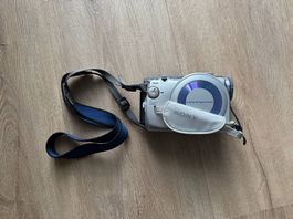 Sony Handycam DCR-DVD100E / DVD200E + Zubehör & DVDs