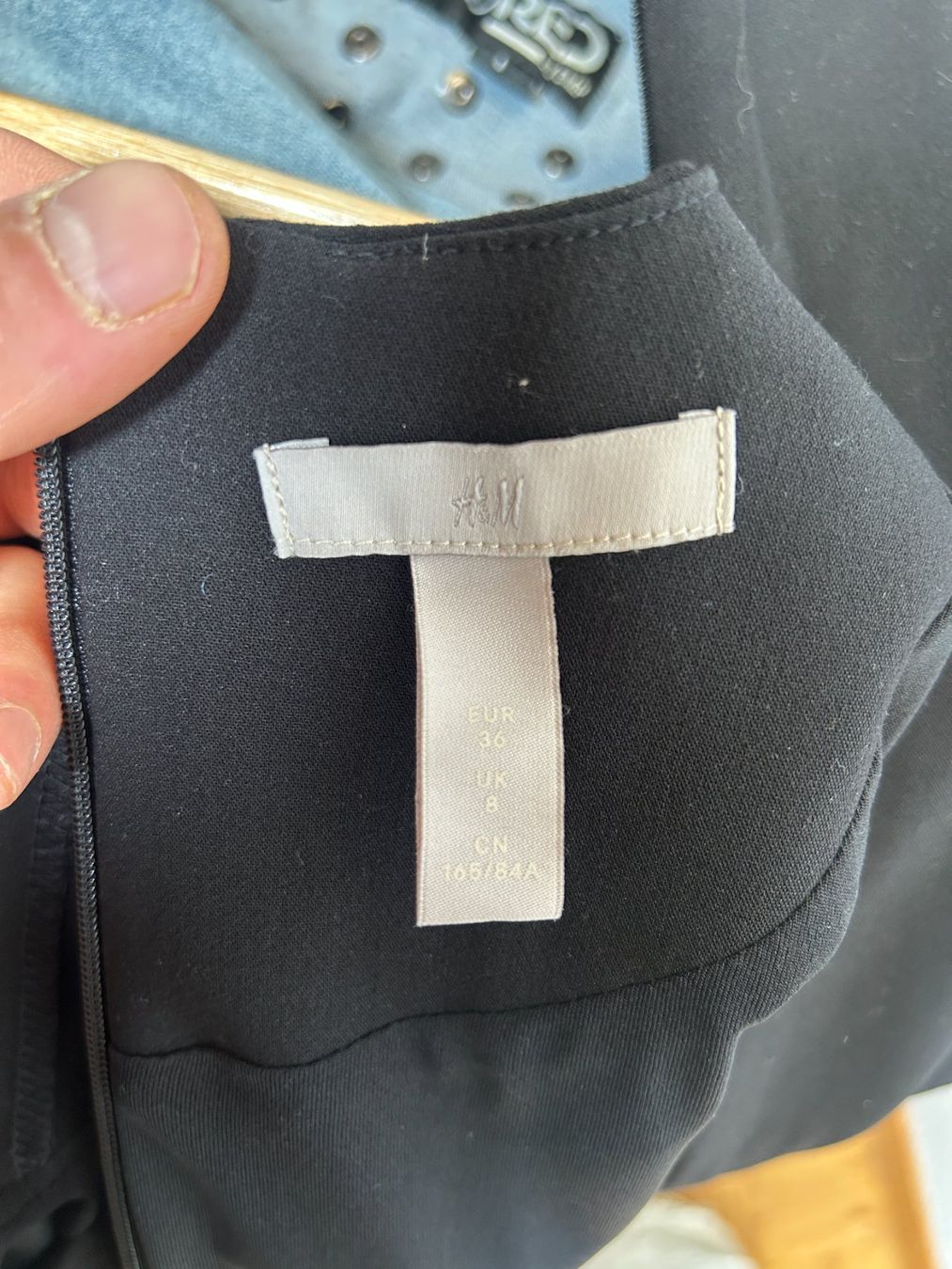 H&M Vestiti: Élégante robe fourreau de soirée noire – Usato da Soyhières venduto da Maponos 3