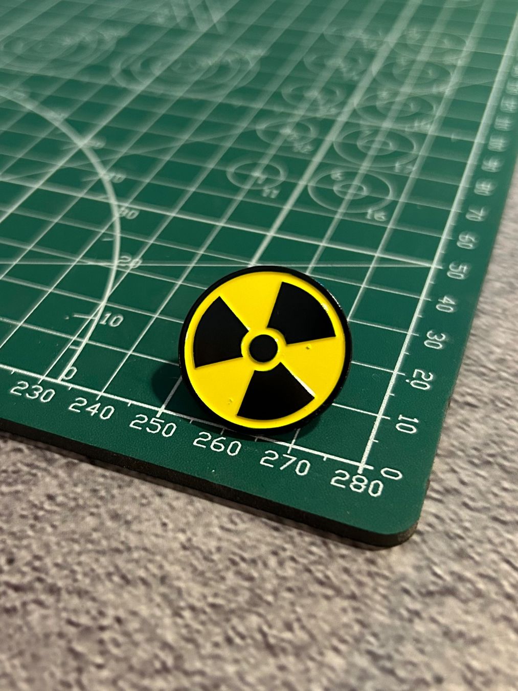 Placchette & Badge: Nuclear / Radioaktiv | Pin Anstecker – Nuovo (secondo la descrizione) da Niederwil SO venduto da BlueSonic 1