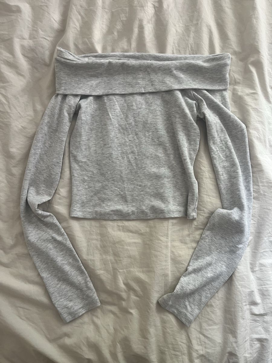 Pullover & Sweatshirts: Haut Over Shoulder – Neu (gemäss Beschreibung) aus Biel/Bienne von Car_Schuss