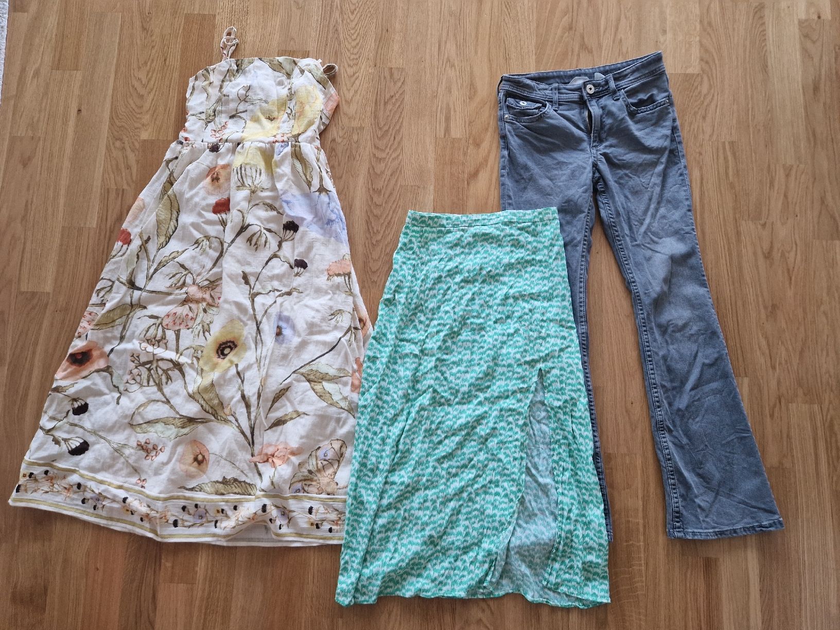 H&M Lotti & Set di vestiti: Kleiderpaket XS – Usato da Zürich venduto da akaebi