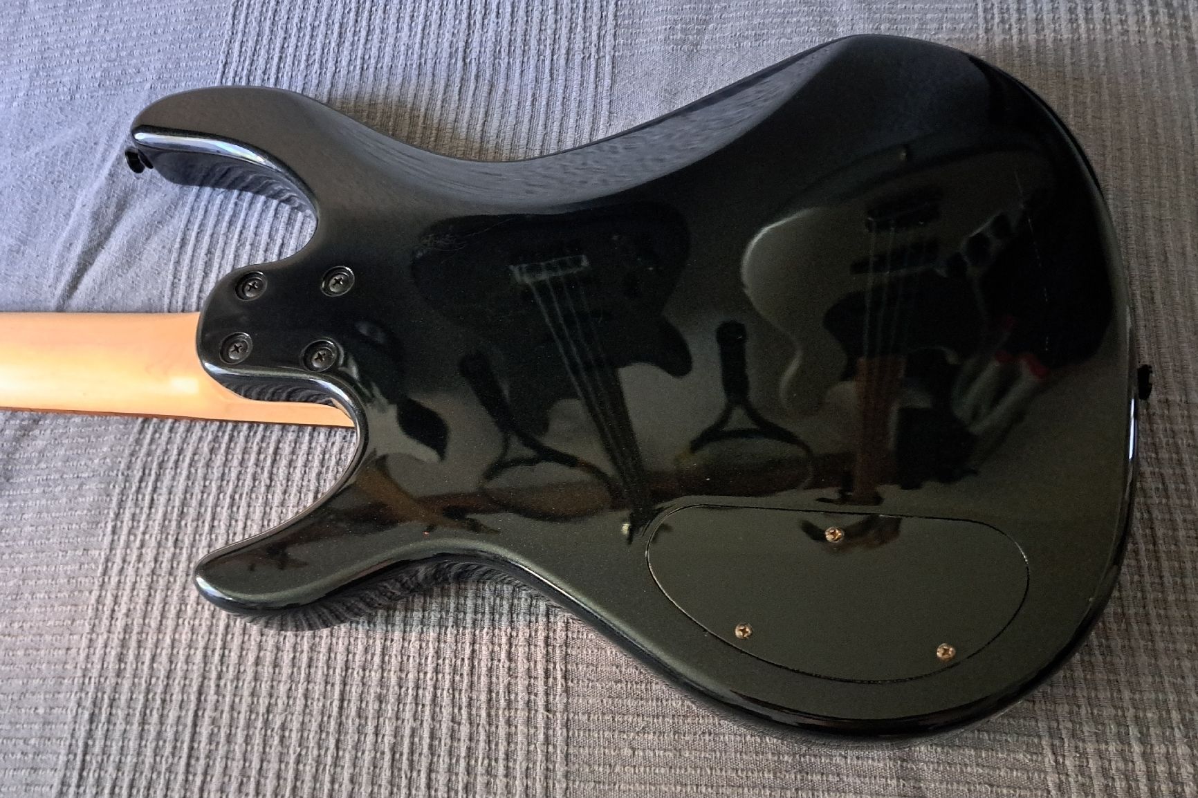 Strumenti musicali: Squier by Fender MB4 Scull – Usato da Yverdon-les-Bains venduto da ras_5ykt 4