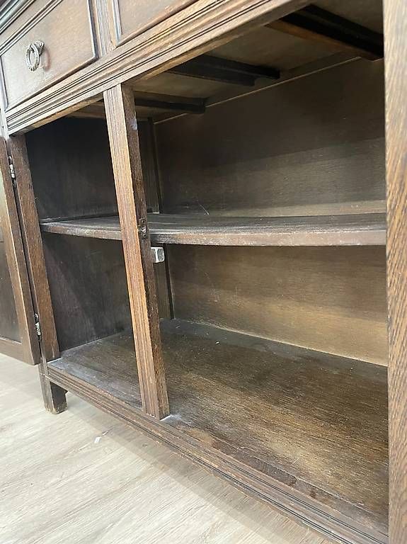 Credenze: Antik Tudor Oak Buffetschrank aus Eiche mit Bleiglas – Usato da Obernau venduto da Arche_Noah_Brocki 7