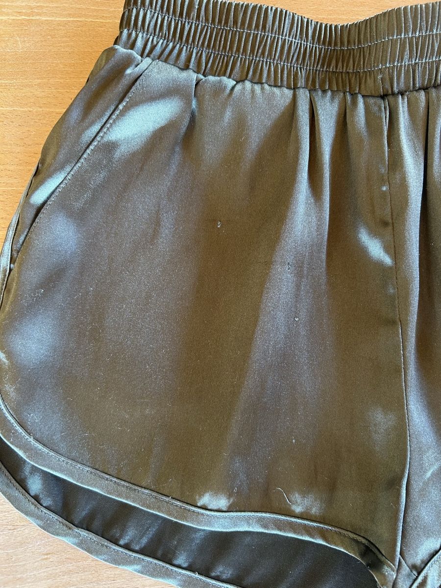 Pantaloni: Short vert olive effet satiné – Usato da Ardon venduto da cam_f86l 1