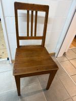 Holzstuhl massiv – guter Zustand