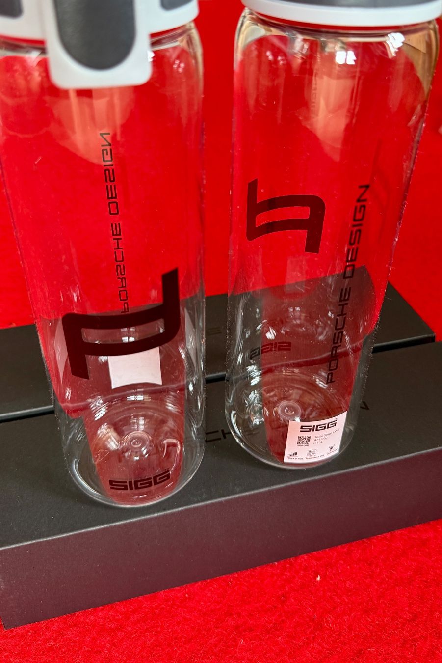 Sigg Gourdes & Thermos: PORSCHE DESIGN Trinkflasche ^total clear^ SIGG Versand 9Fr – Neuf avec emballage d'origine à Heiligenschwendi par Bgb623 6
