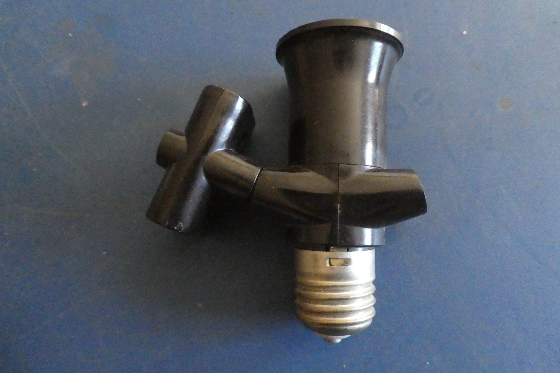 Spine: prise 220 v  ancienne – Usato da Fontaines NE venduto da monloisir 3
