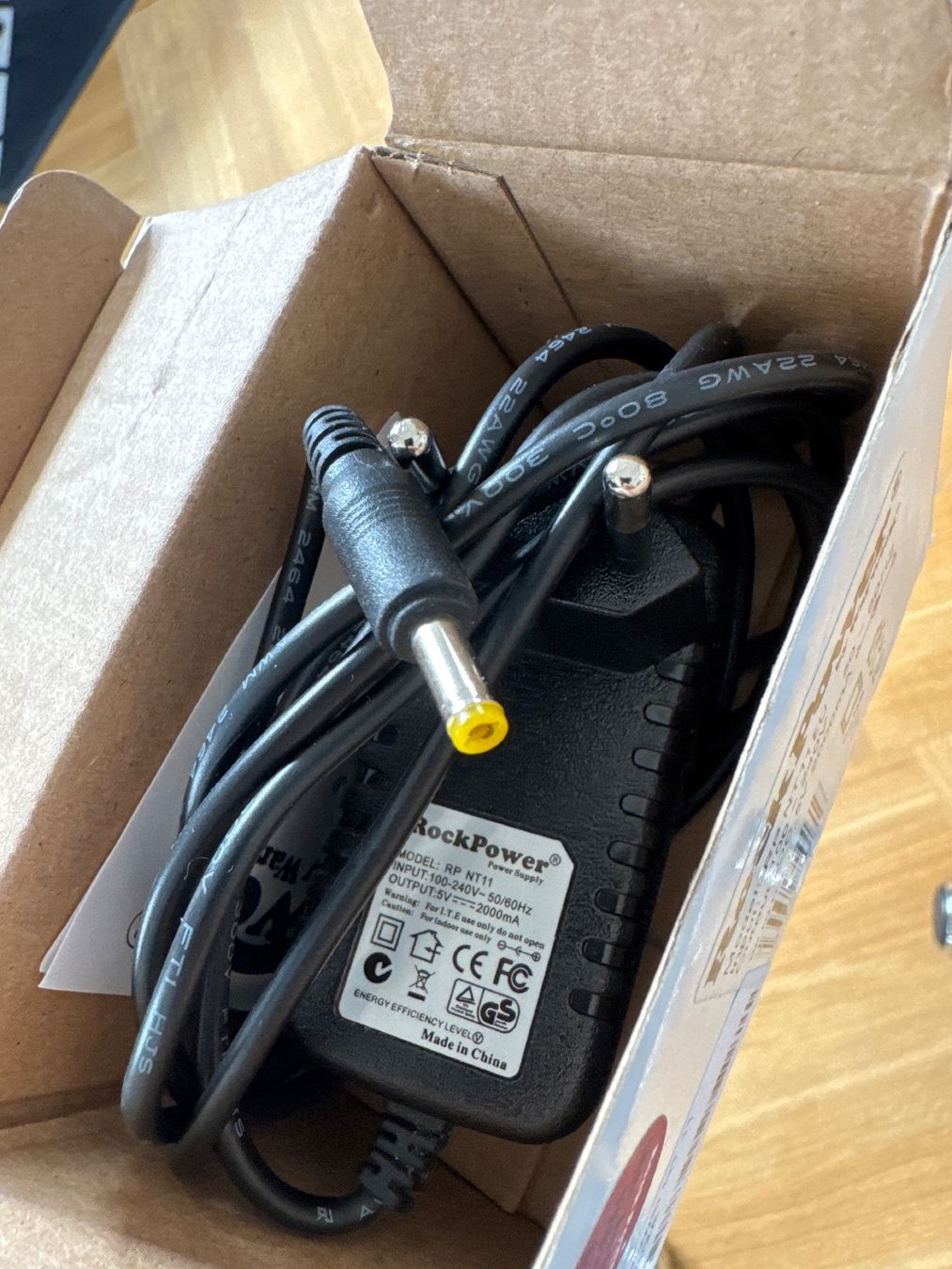 Caricabatterie: RockPower NT11 5V 2A Power Adapter / Schaltnetzadapter – Nuovo e nell'imballaggio originale da Zürich venduto da antoniomb94 1