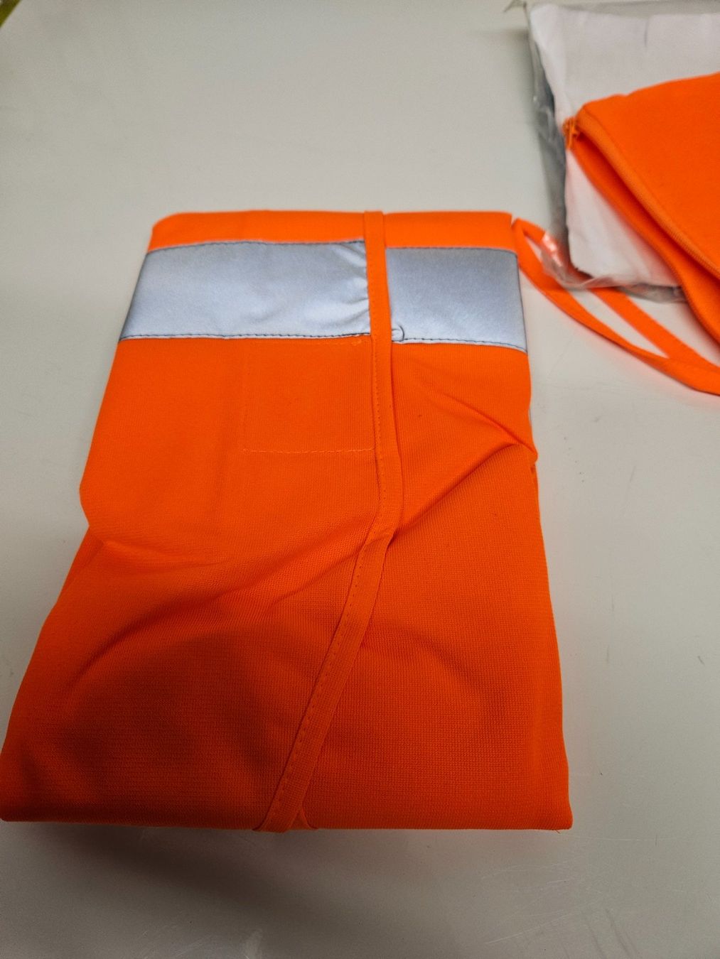 Gilet & Giacche: Warnwesten 2 Stk. Neu und unbenutzt. – Nuovo (secondo la descrizione) da Chur venduto da Einszweidreiviermein 4