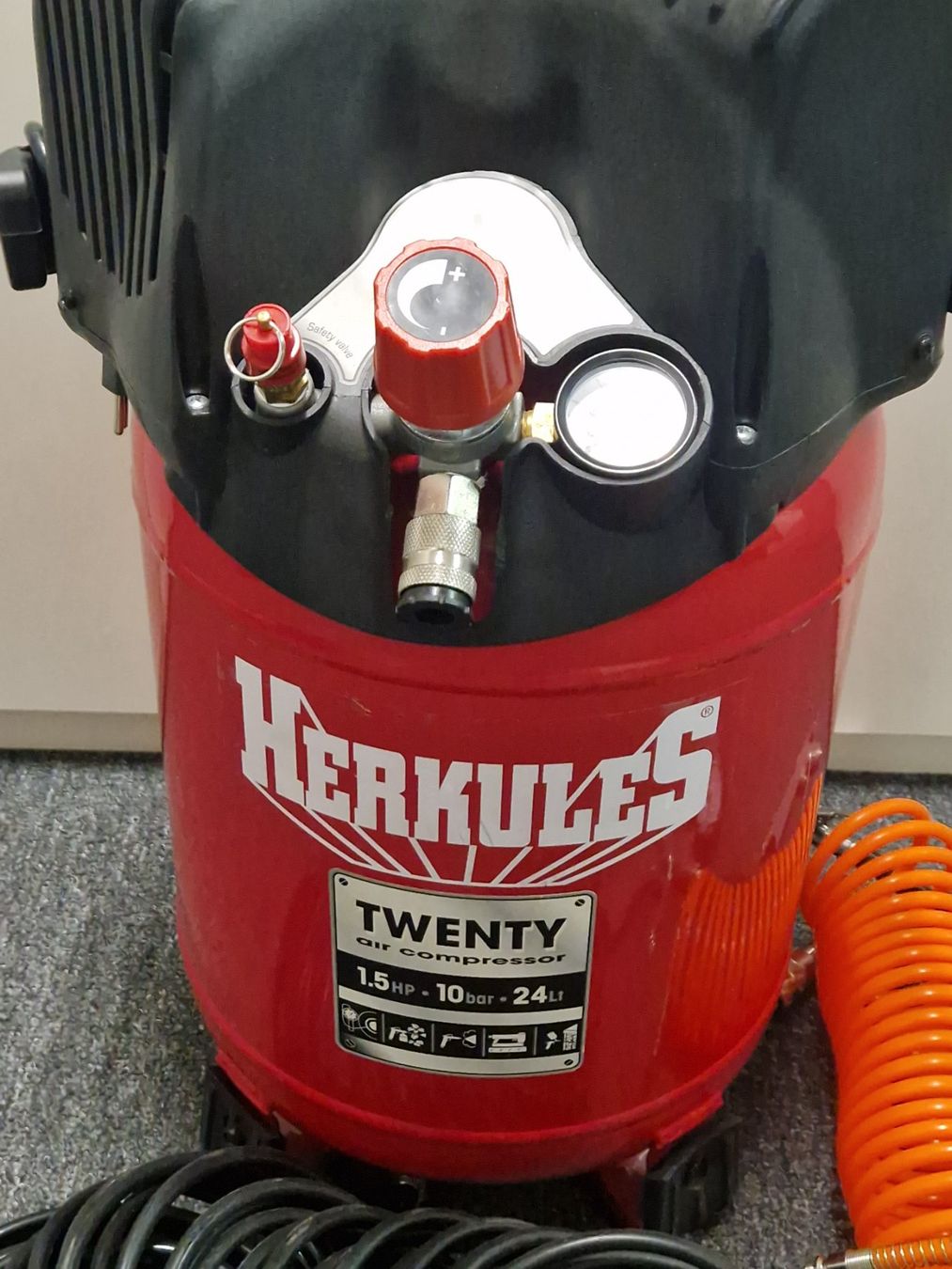 Compressori: Oelfreier Druckluftkompressor mit Zubehör – Usato da Cham venduto da Dave63 1