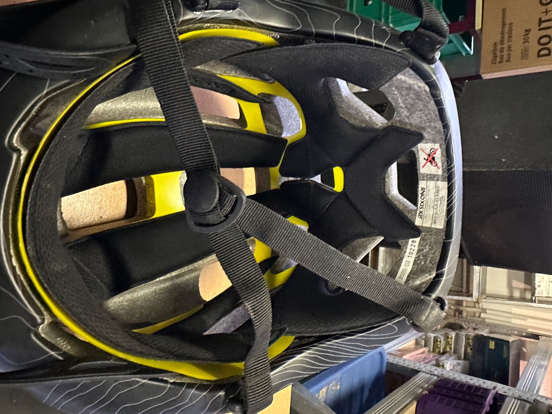 Helme: Six Sixone Velohelm – Gebraucht aus Brügg BE von TSP02 3
