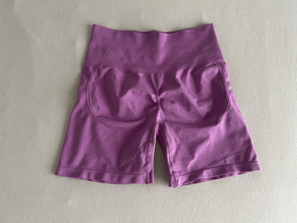 Leggings: ONER Active Effortless Seamless Shorts – Nuovo (secondo la descrizione) da St. Gallen venduto da bichaudrey 1