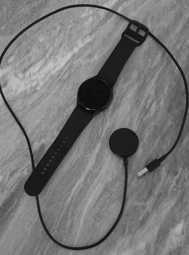 Samsung Smartwatch: Smartwatch schwarz mit Ladestation – Usato da Niederuzwil venduto da Fabian4.9.86