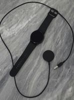 Smartwatch schwarz mit Ladestation