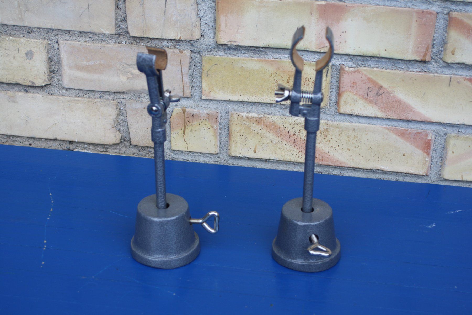 Sonstige Dekorationen & Accessoires: 2 VINTAGE LABOR STÄNDER HALTER – Gebraucht aus Wauwil von Pneuedy 5