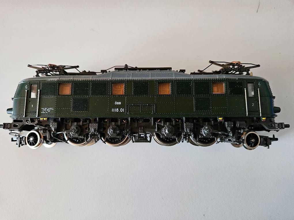 Modellini di ferrovie:  Roco H0 E-Lok BR 1118.01 ÖBB Gleichstrom – Usato da Bützberg venduto da Fraggles13