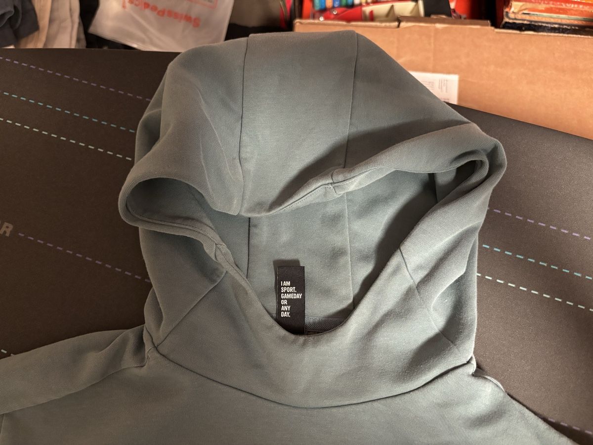 Adidas Pullover & Sweatshirts: Sportpullover Adidas  M – Gebraucht aus Kesswil von Branca-01 2