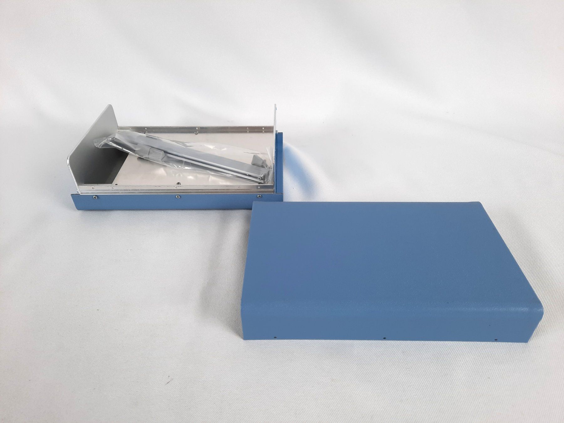 Componenti elettronici: Apparate-Gehäuse 65 x 220 x 130 mm – Nuovo (secondo la descrizione) da Beinwil am See venduto da Restwert_Beinwil 3