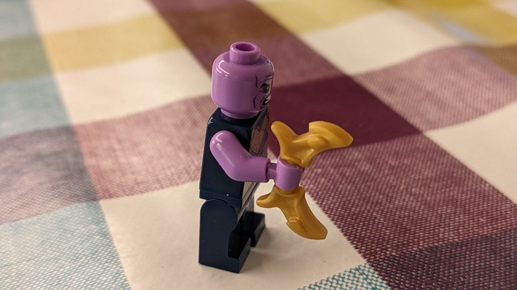 Lego Spielzeuge: Lego Marvel Thanos Minifigur – Gebraucht aus Staufen von  1