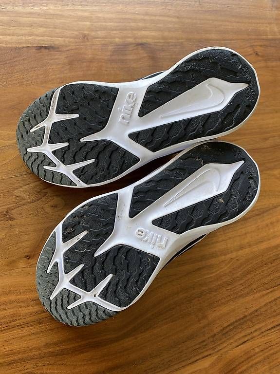 Nike Scarpe da uomo: Nike Star Runner Grösse 33 – Usato da Zürich venduto da Trashhero 1