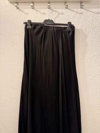 Langer Rock schwarz Satin Größe Grösse one size