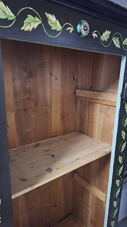 Armadi: Bauerschrank bemalt – Usato da Lostorf venduto da Stonie7 2