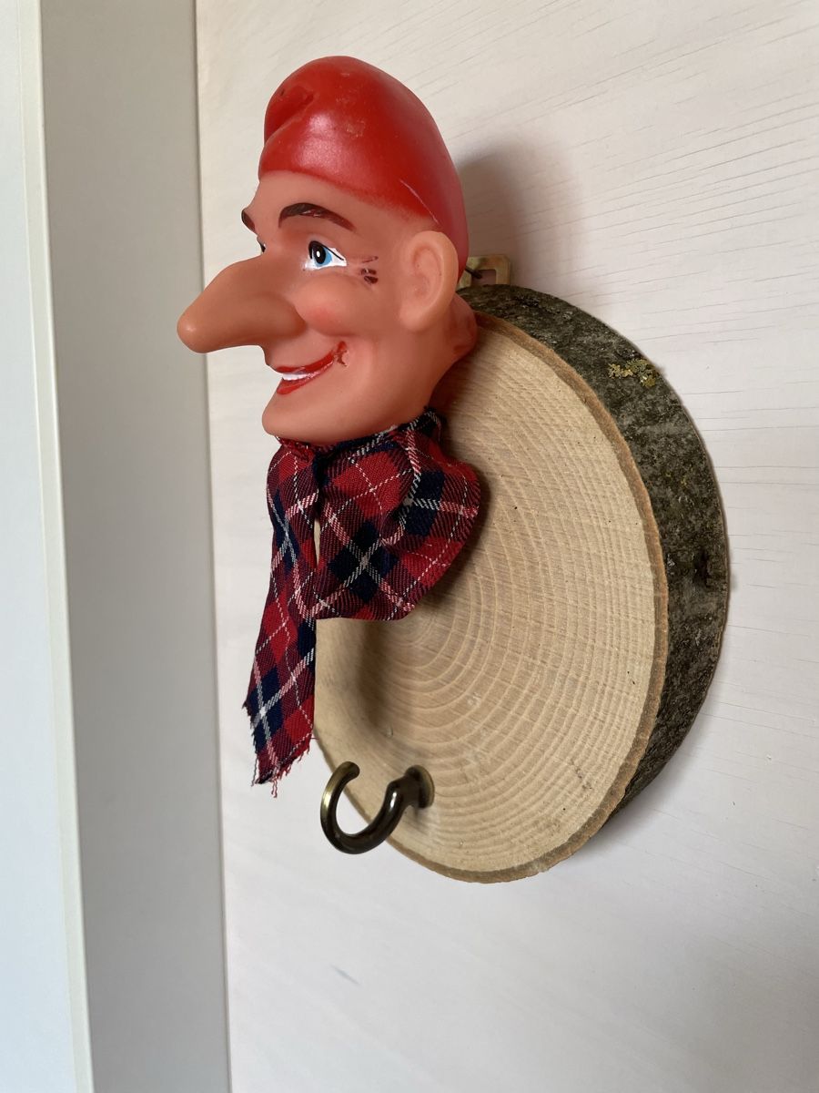 Guardaroba: Garderobe mit Kasperli Figur – Usato da Zürich venduto da Refereefair 1