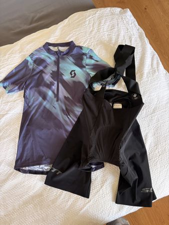 Scott Damen Rennrad Trikot und Hose