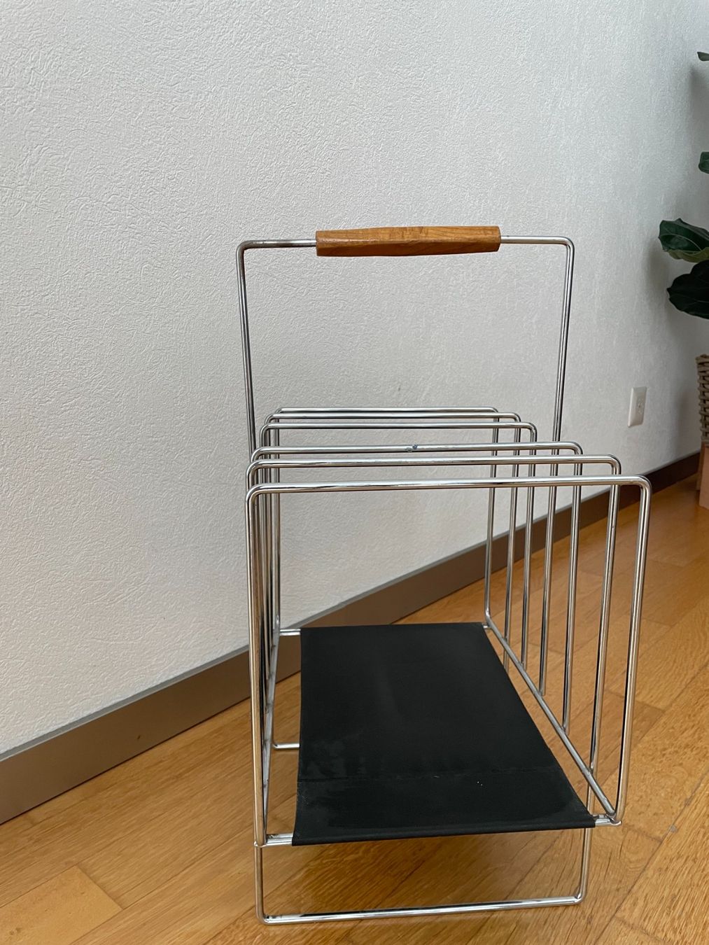 Sonstiges für Haushalt & Wohnen: Zeitungsständer – Gebraucht aus Zürich von Vadokide 2